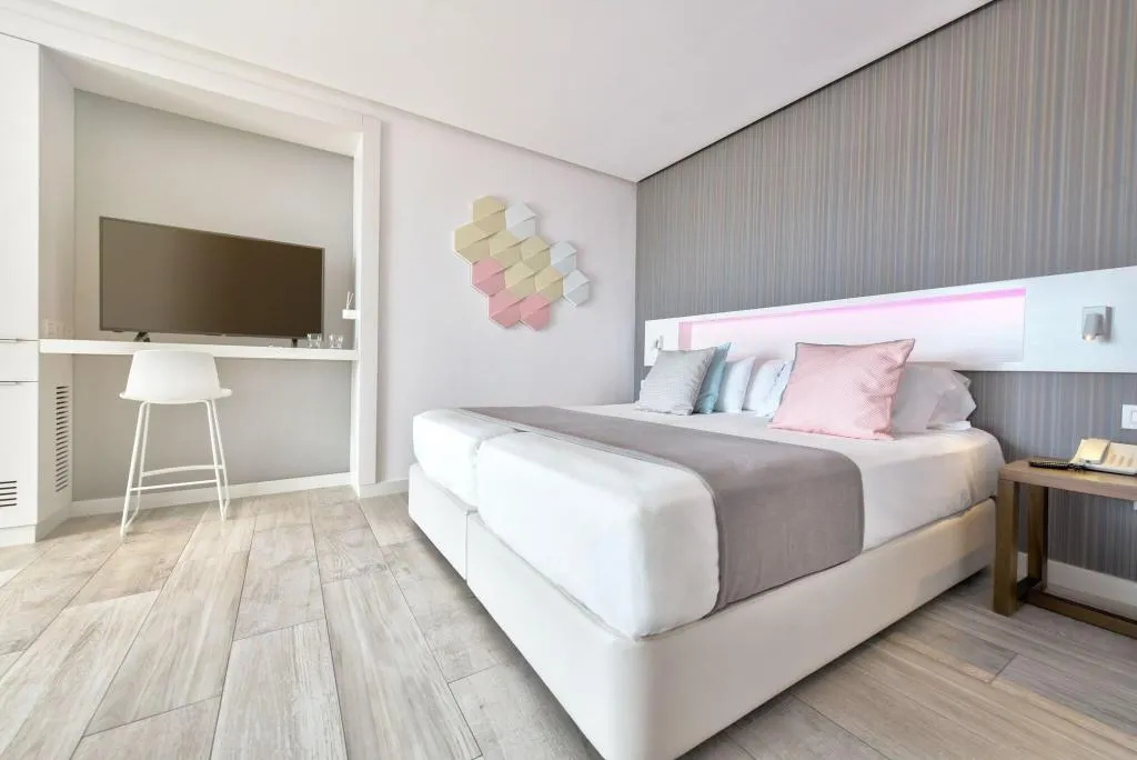 TRIPLE TWO BEDS Room, Hotel Garbi Ibiza & Spa, Ibiza