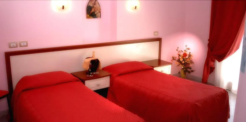 Room, Leon d'Oro, Catania