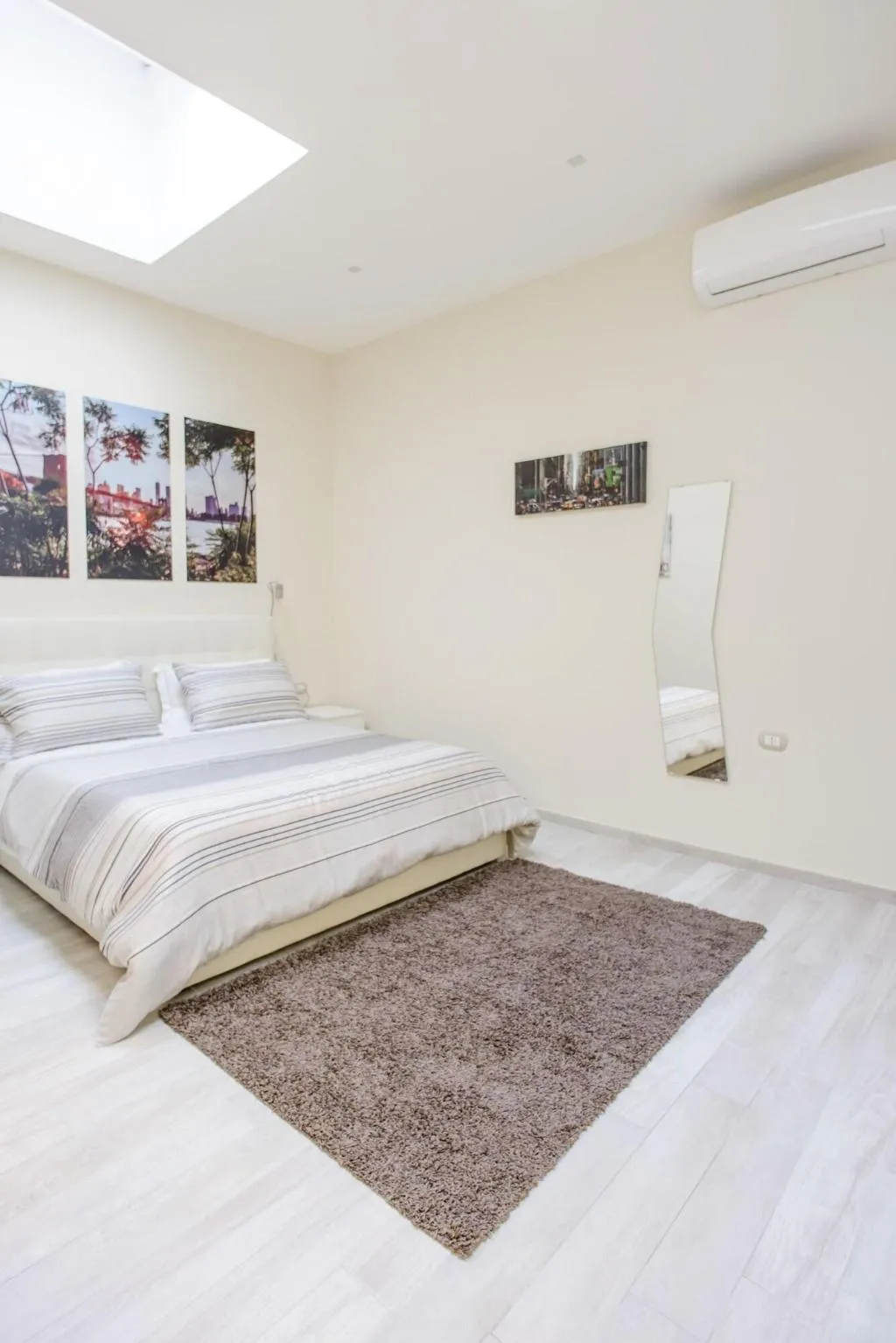 Room, Morra's Home, Naples