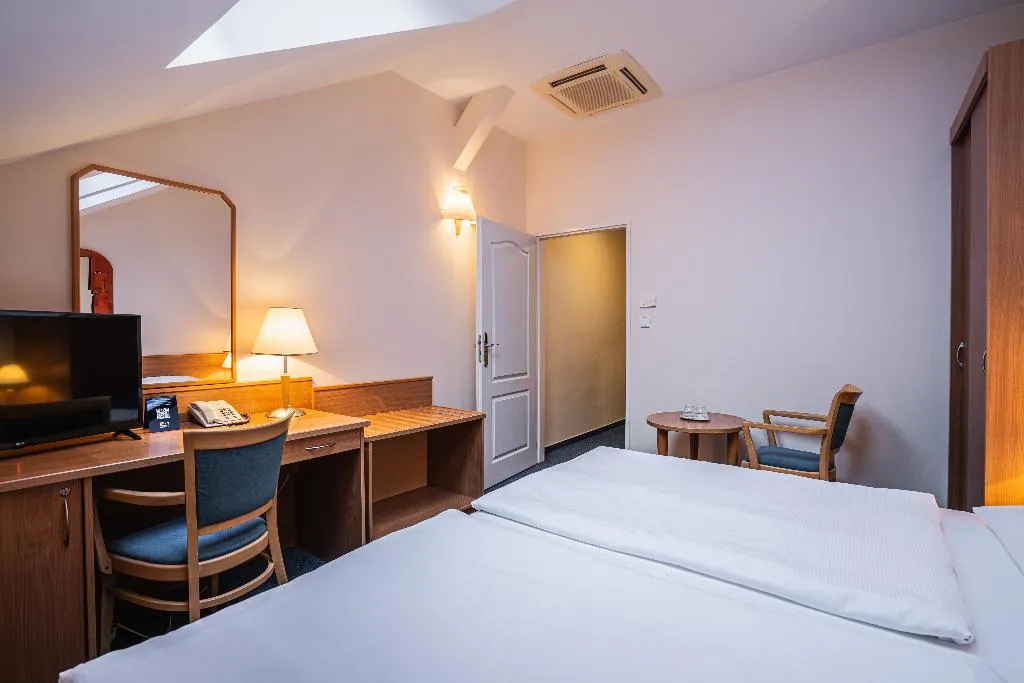 DOUBLE STANDARD Room, EA Hotel Tosca, Prague