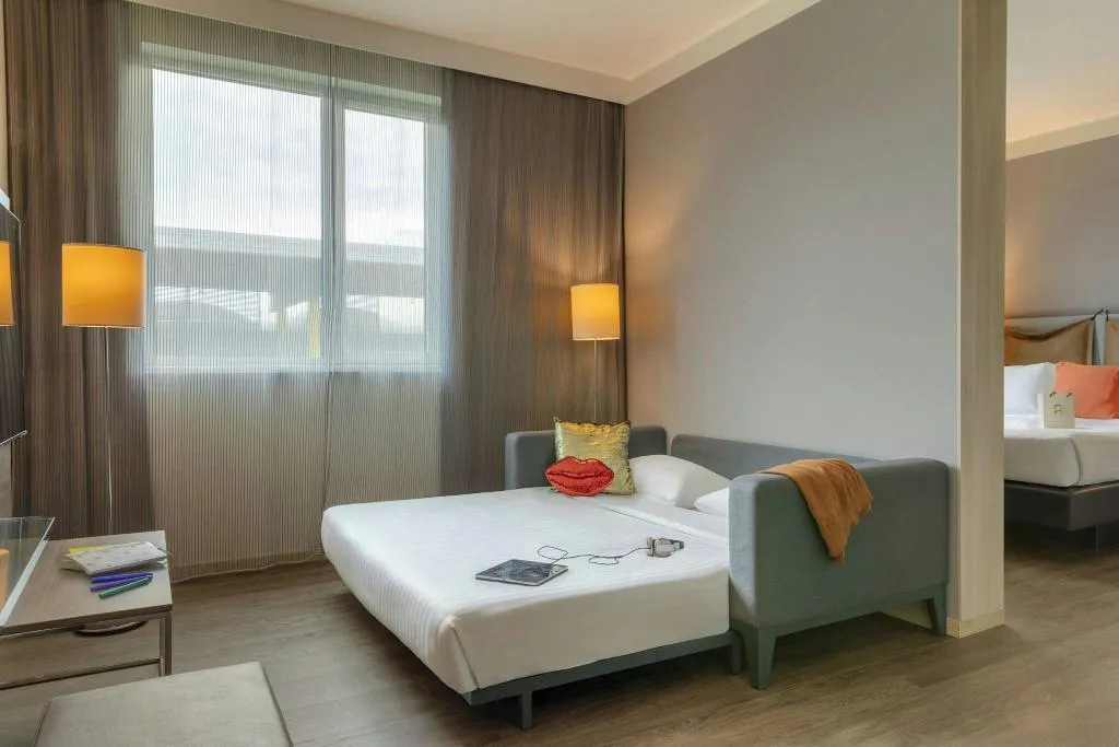 DOUBLE STANDARD Room, Moxy Milan Airport, Milan