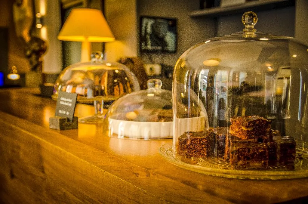 Bar, Brixen, Prague