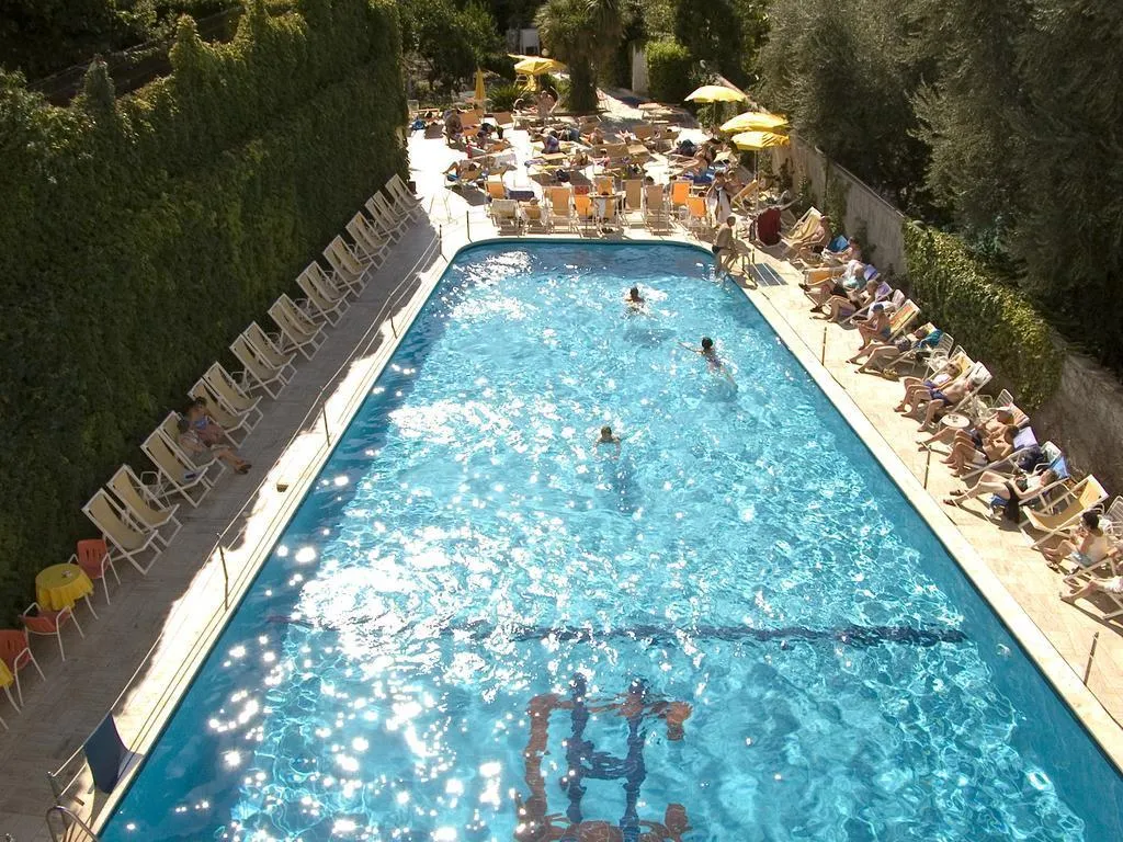 Pool, Continental, Naples