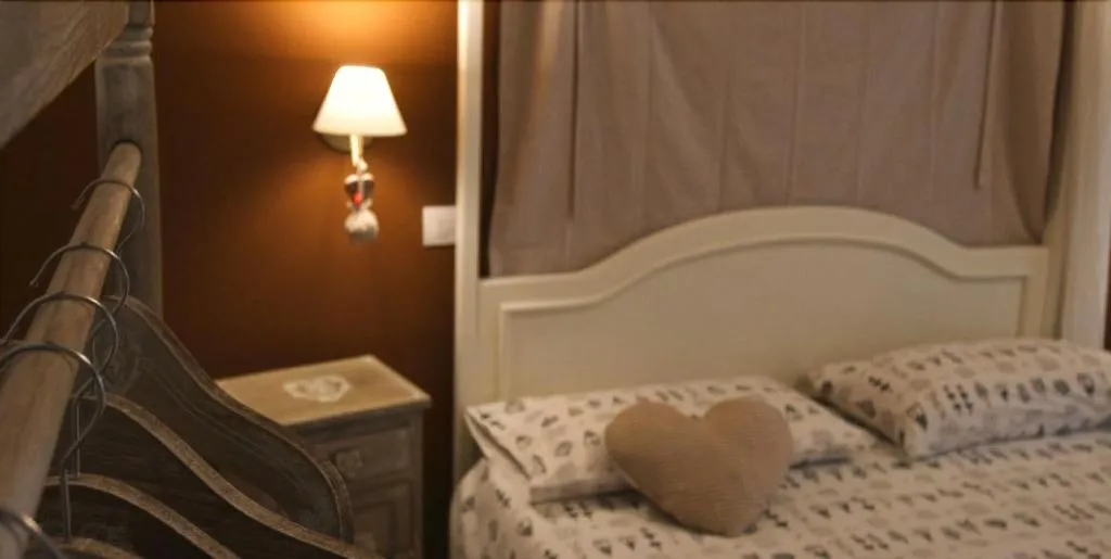 Room, B&B Napul'art, Naples