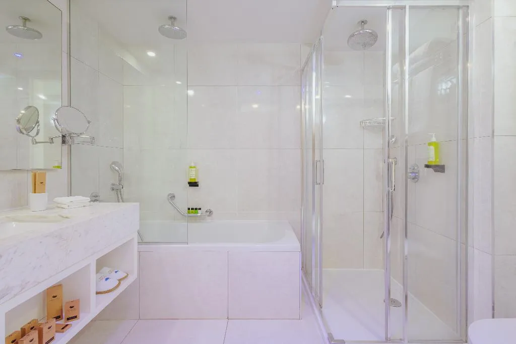SUITE EXECUTIVE Room, Nissiblu Beach Resort, Cyprus
