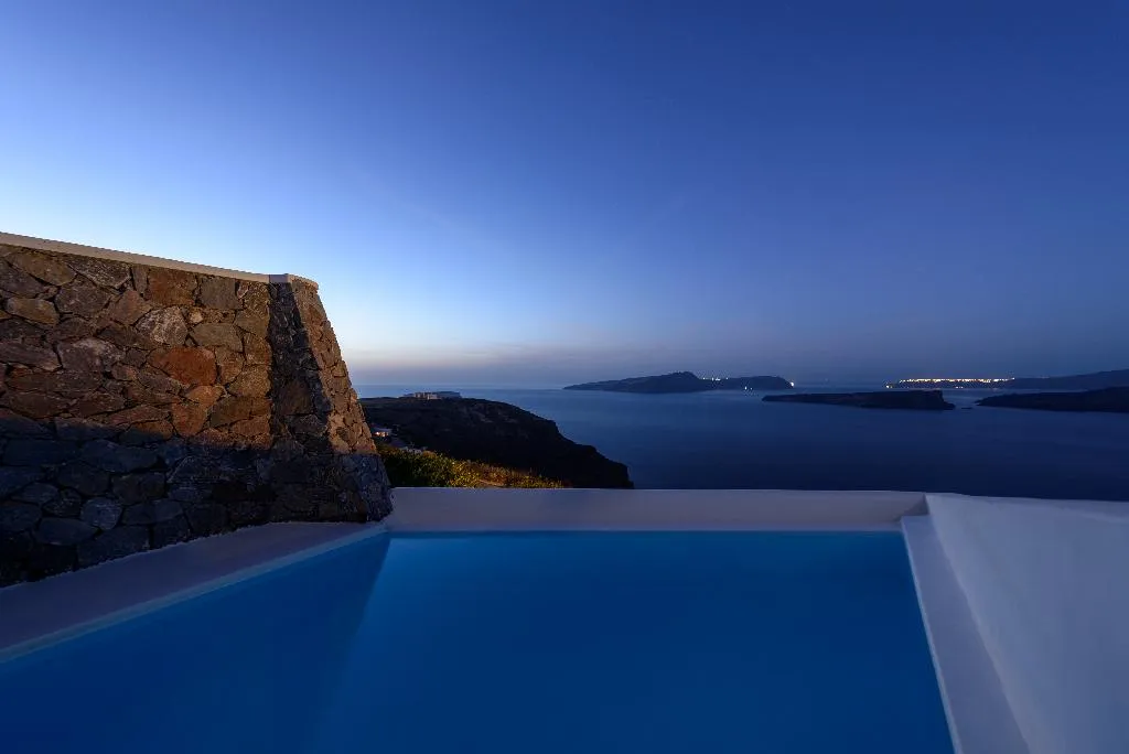 SUITE WITH PRIVATE POOL Room, Maison des Lys, Santorini
