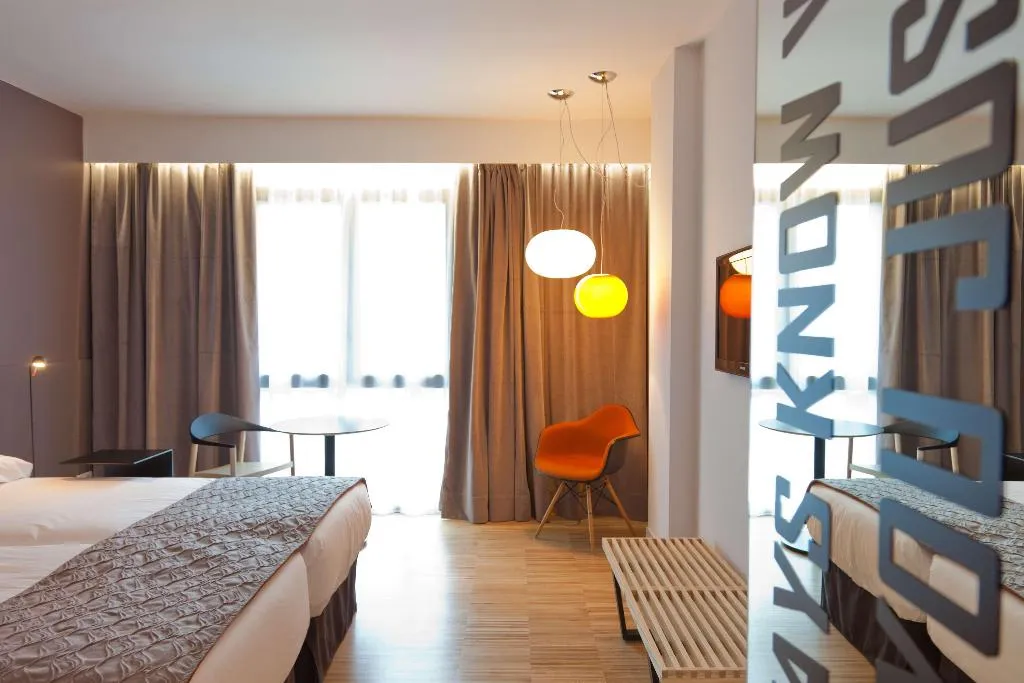 TWIN SUPERIOR Room, Alexandra Barcelona, Curio Collection by Hilton, Barcelona