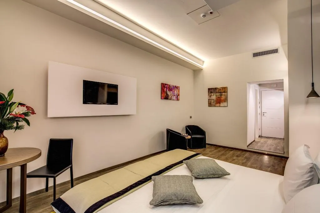 DOUBLE DELUXE Room, Trevi Collection, Rome