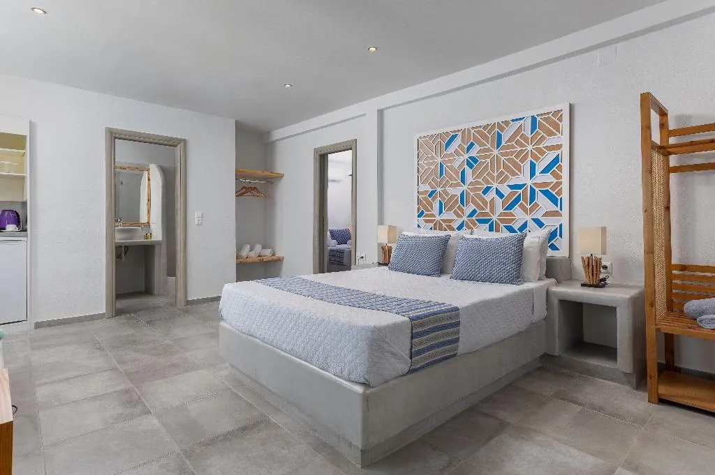SUITE GRAND Room, Gizis Cliffside Suites, Santorini
