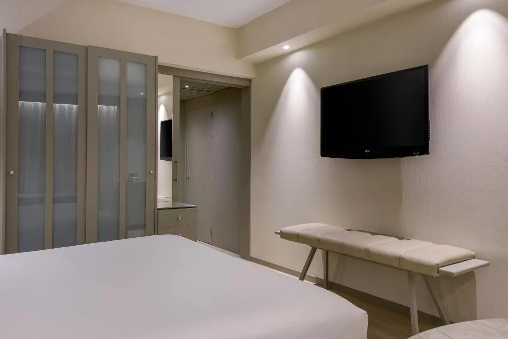 DOUBLE QUEEN SIZE BED Room, AC Madrid Carlton, Madrid