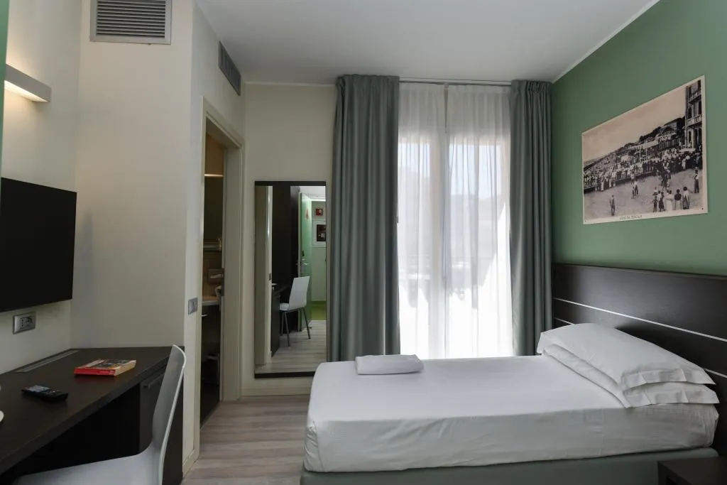 SINGLE STANDARD Room, Vienna, Venice