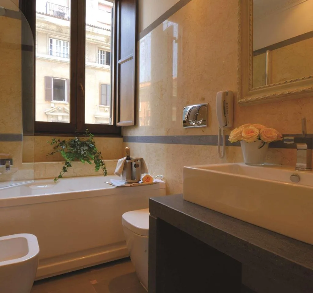 Room, Atlante Star, Rome