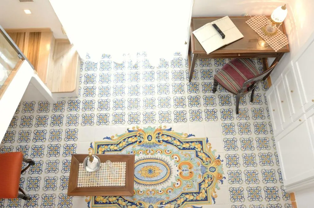 Room, Residenza Luce, Naples