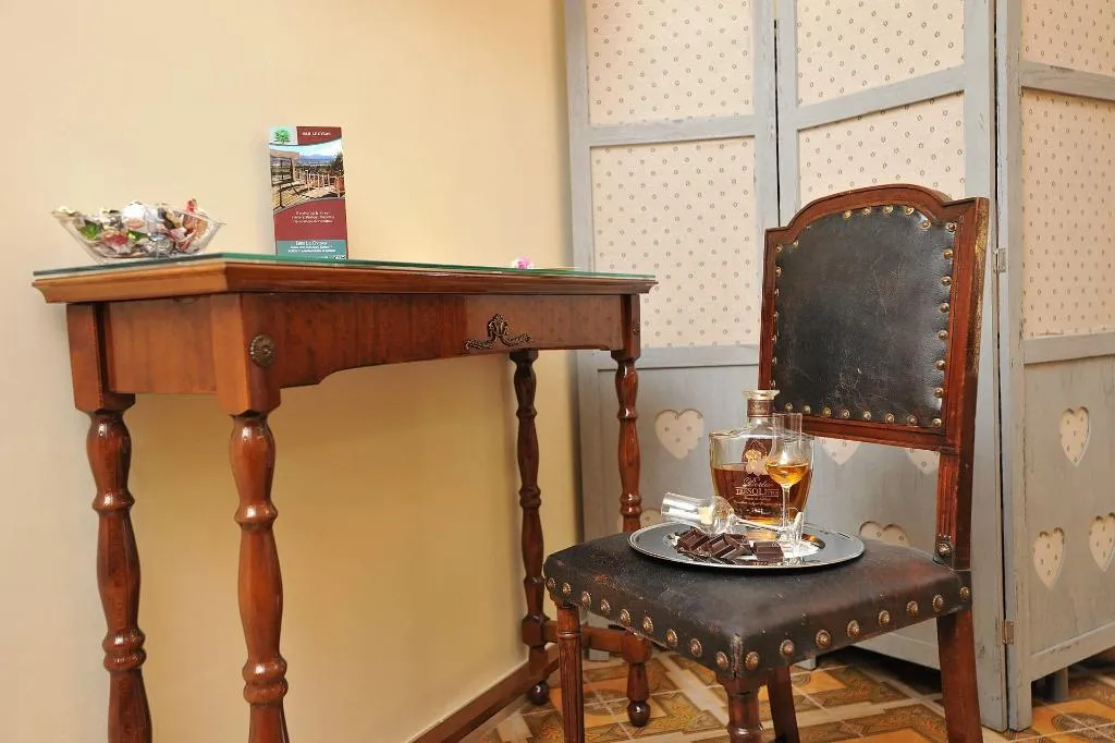 Room, B&B Le Cycas, Naples