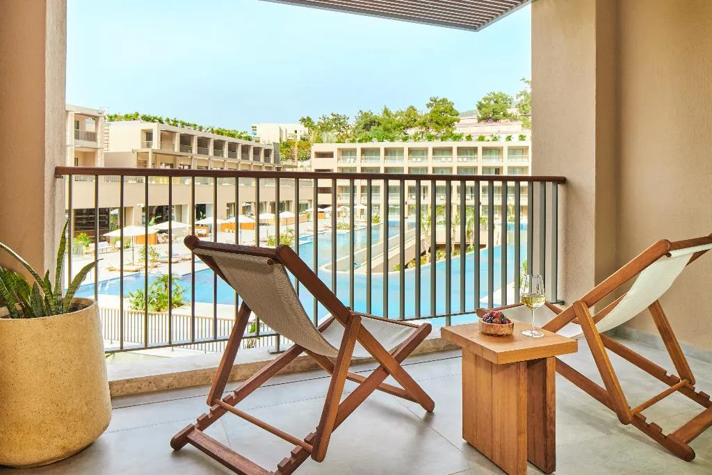 DOUBLE POOL VIEW KING BED Room, Hyde Bodrum ALL INCLUSIVE, Bodrum