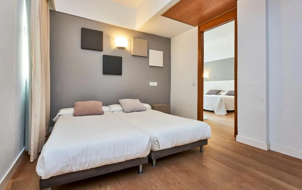 FAMILY ROOM WITH BALCONY Room, S'Entrador Playa, Majorca