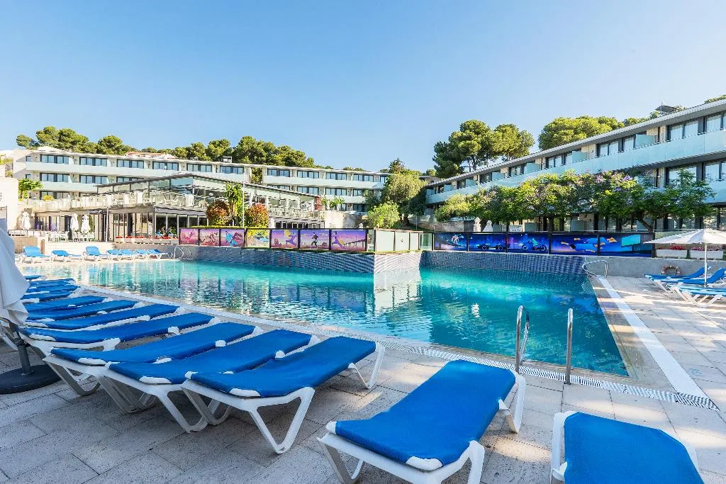 Pool, Comtat Sant Jordi, Costa Brava