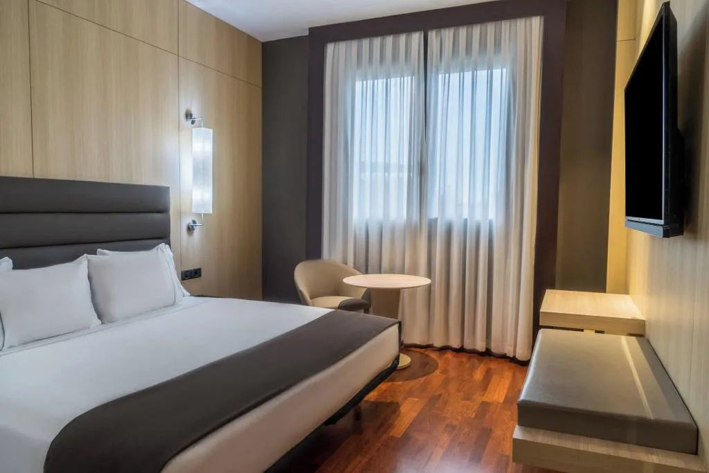 DOUBLE KING SIZE BED Room, AC Valencia, Valencia