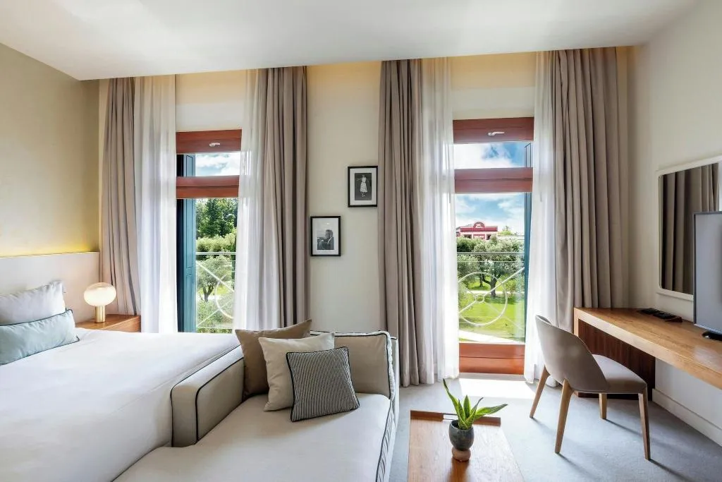 DOUBLE DELUXE KING BED Room, JW Venice, Venice