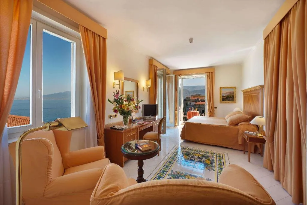 Room, Continental, Naples