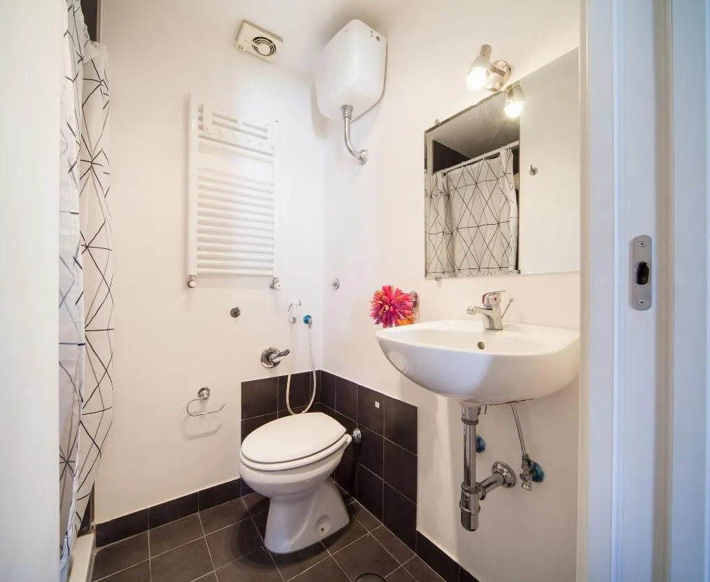 Room, Napolicentro Mare, Naples