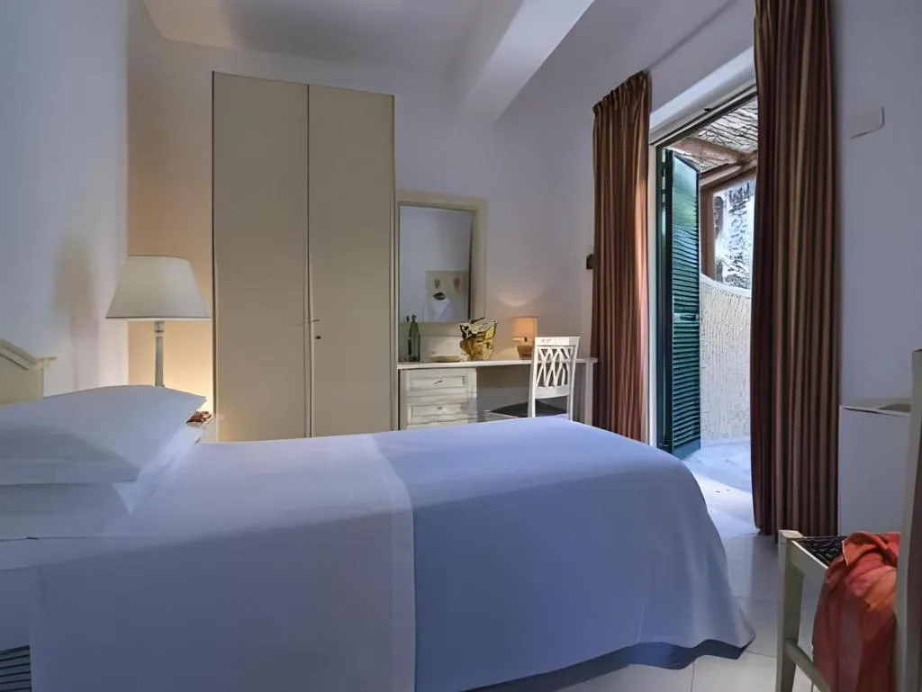 Room, Parco delle Agavi, Naples