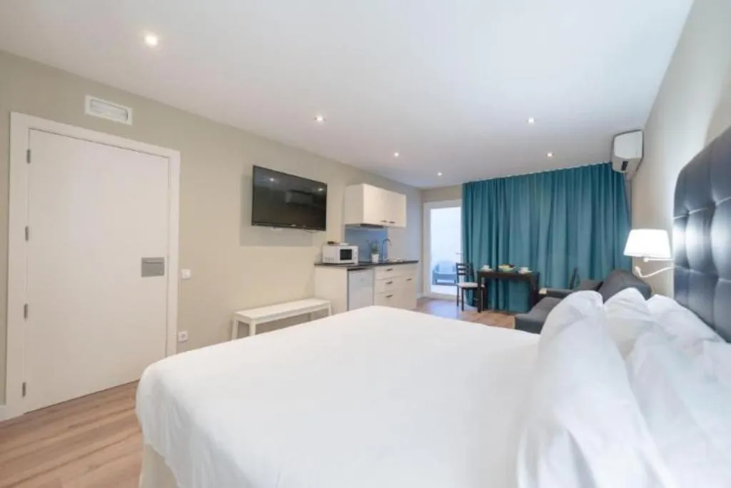 APARTMENT CAPACITY 6 Room, Senator Barcelona Apartments, Barcelona