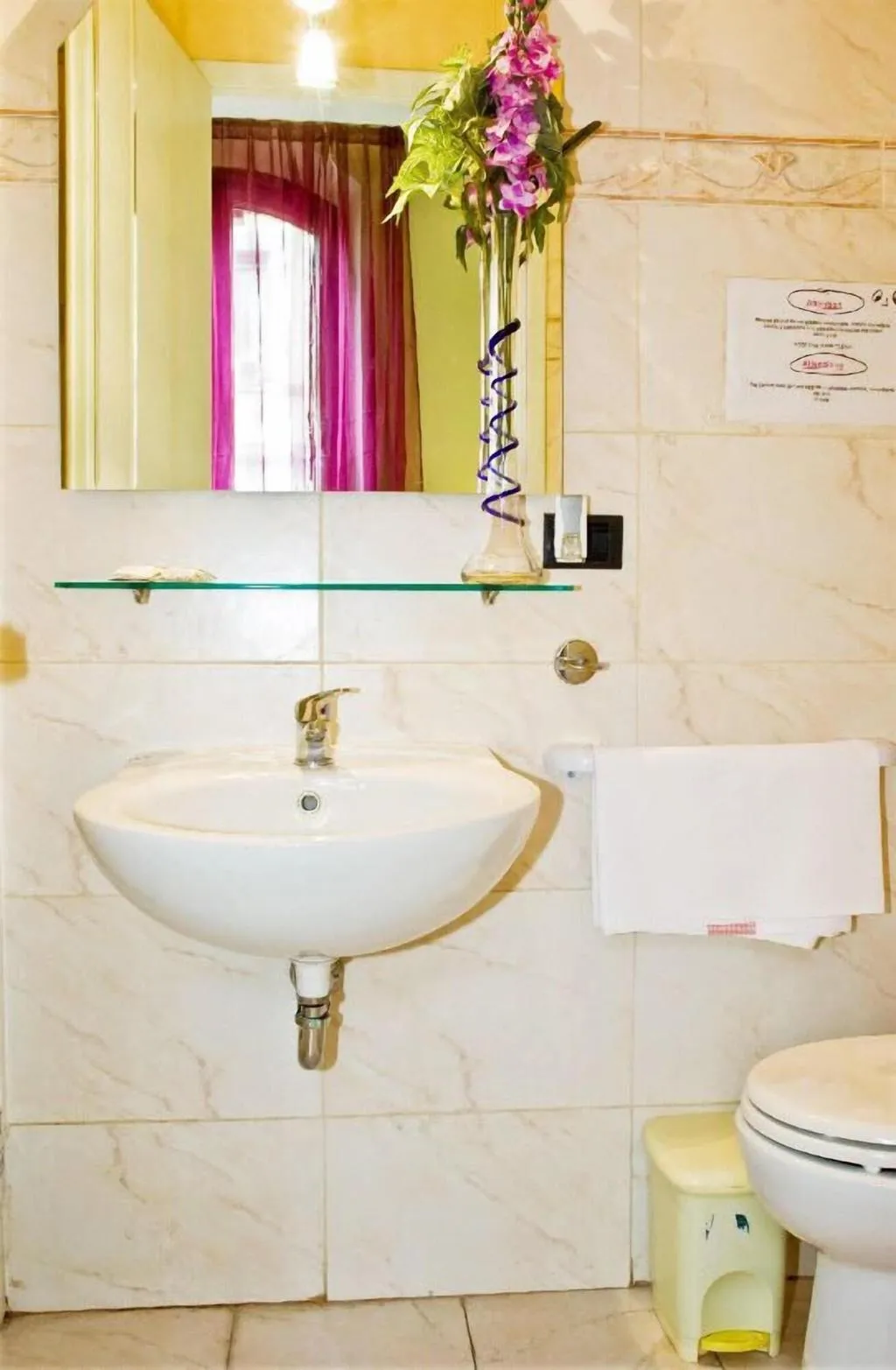 Room, B&B Leone X, Florence