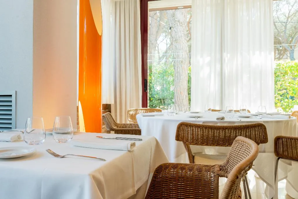 Restaurant, Hotel NM Suites by Escampa Hotels, Costa Brava