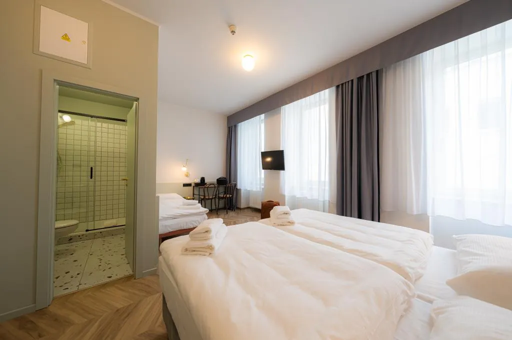 TRIPLE SUPERIOR WITH AIR CONDITIONING Room, Beranek, Prague