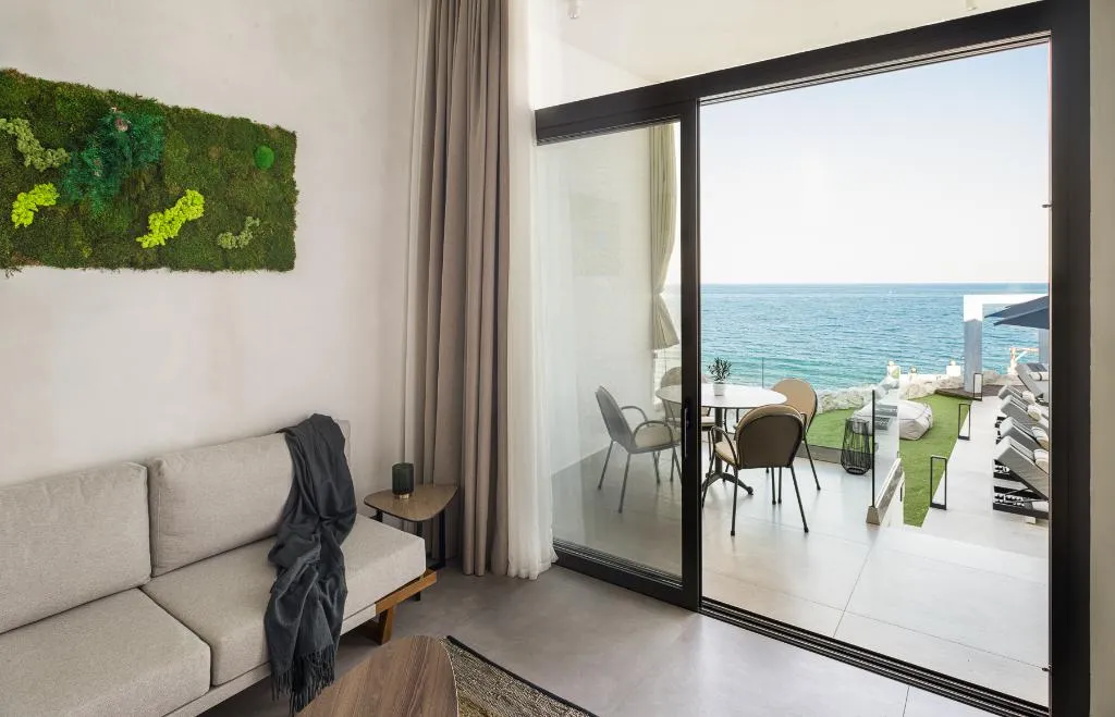 SUITE DELUXE SEA VIEW Room, Akrotiri Olympus Luxury Suites, Thessaloniki