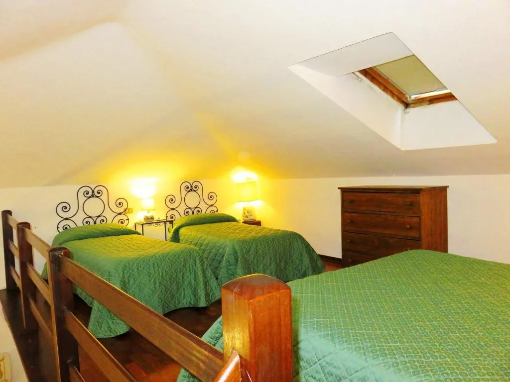 Room, Castello Cortevecchio, Umbria
