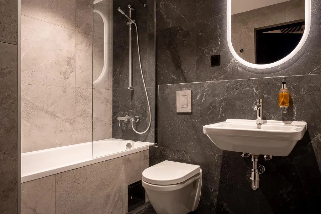 QUADRUPLE ONE BEDROOM ONE BATHROOM Room, Forest Hotel, Krakow