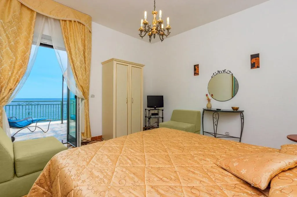 Room, Villa Maria Pia, Naples