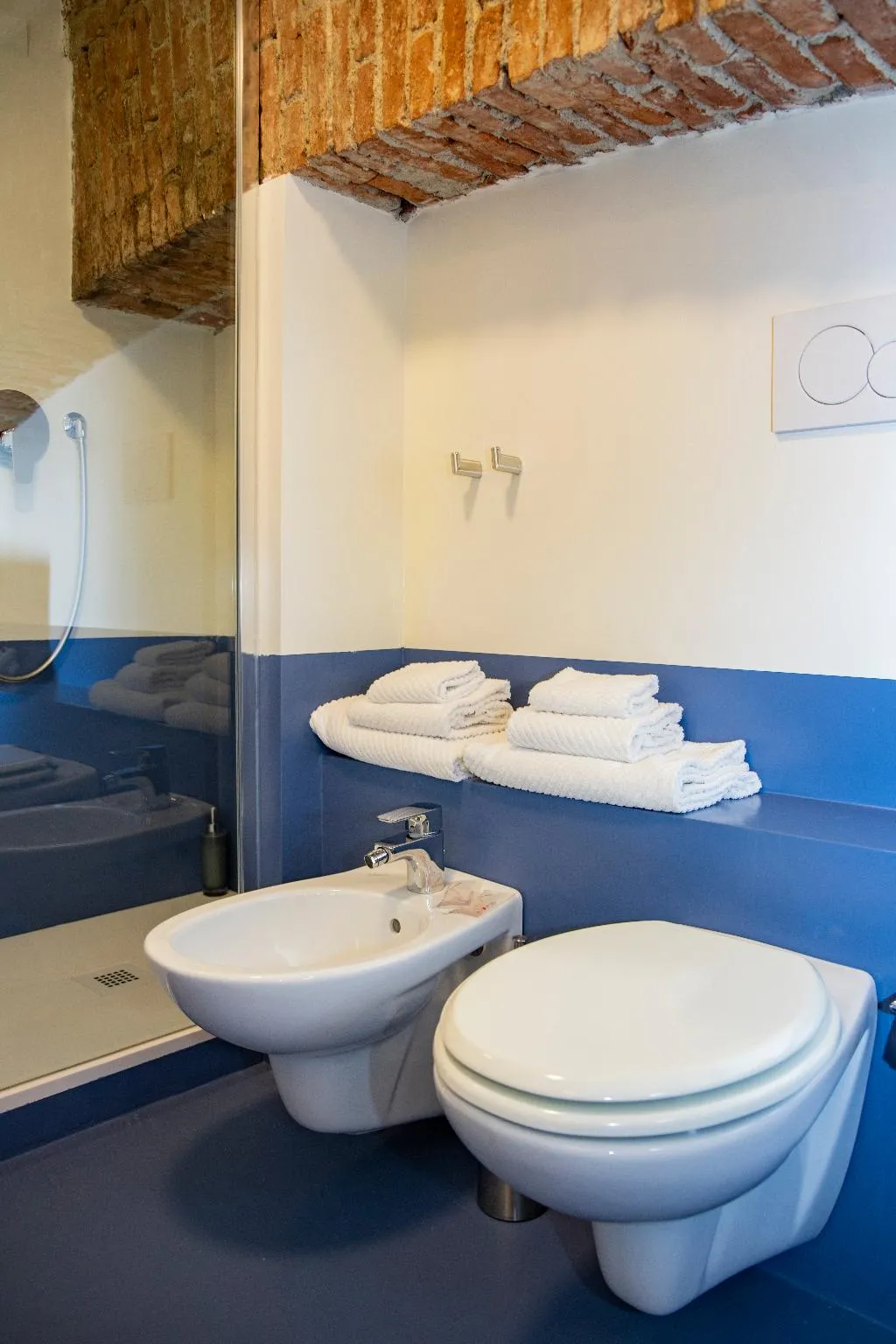 Room, Easy Apartment Navigli, Milan