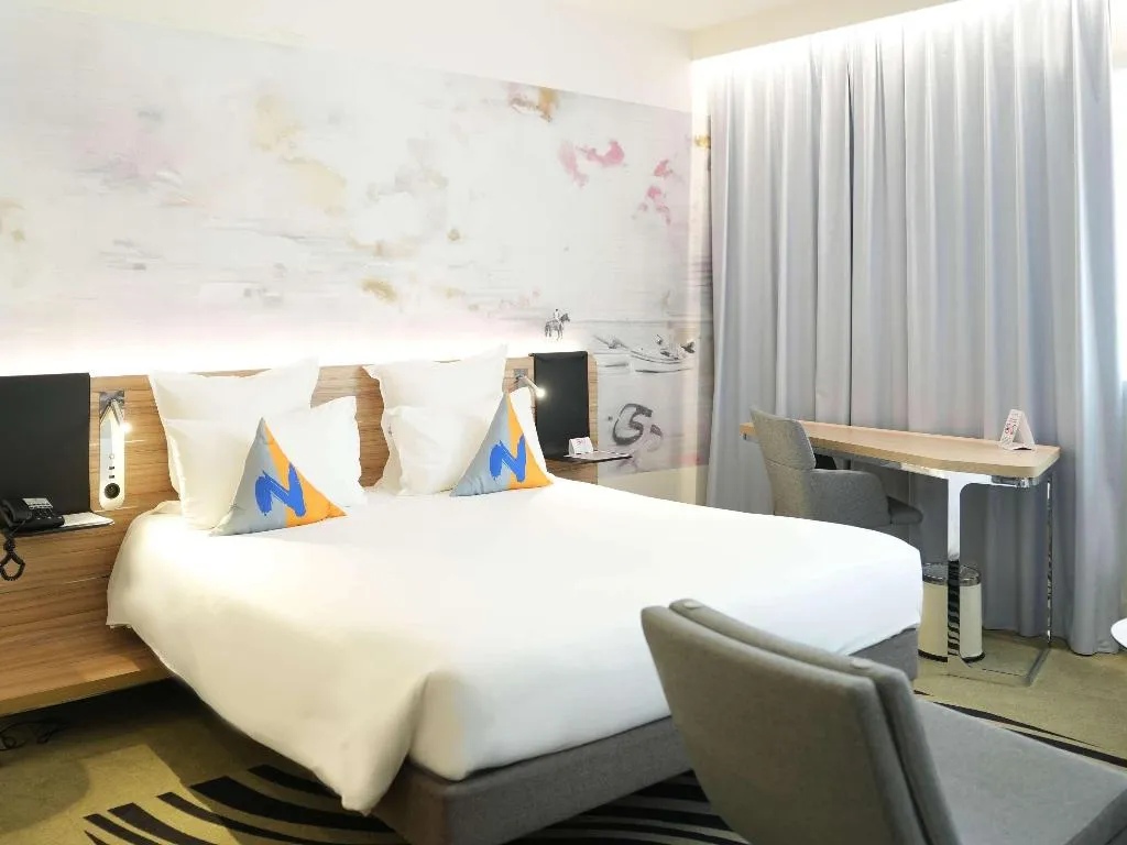 DOUBLE EXECUTIVE KING BED Room, Novotel Tunis Lac, Tunisia
