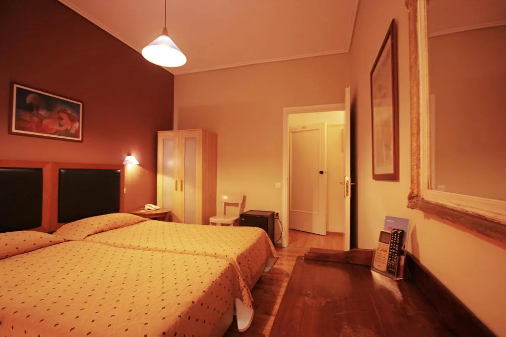 FAMILY ROOM STANDARD Room, Adams, Athens