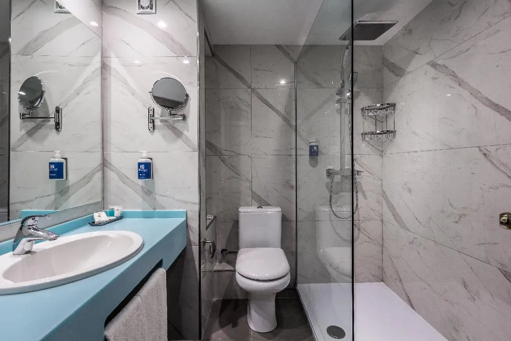 Room, Diplomat, Malta