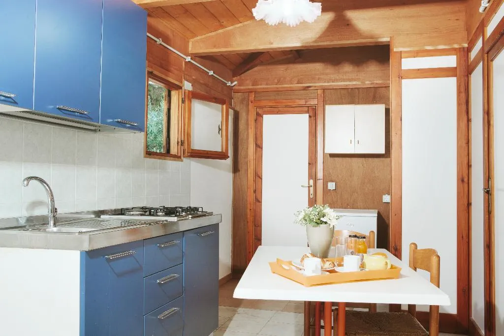 BUNGALOW CAPACITY 4 Room, Torre Del Porticciolo Camping - Village - Gampling, Alghero