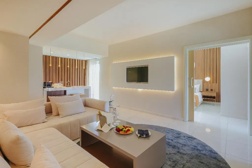SUITE EXECUTIVE Room, Nissiblu Beach Resort, Cyprus