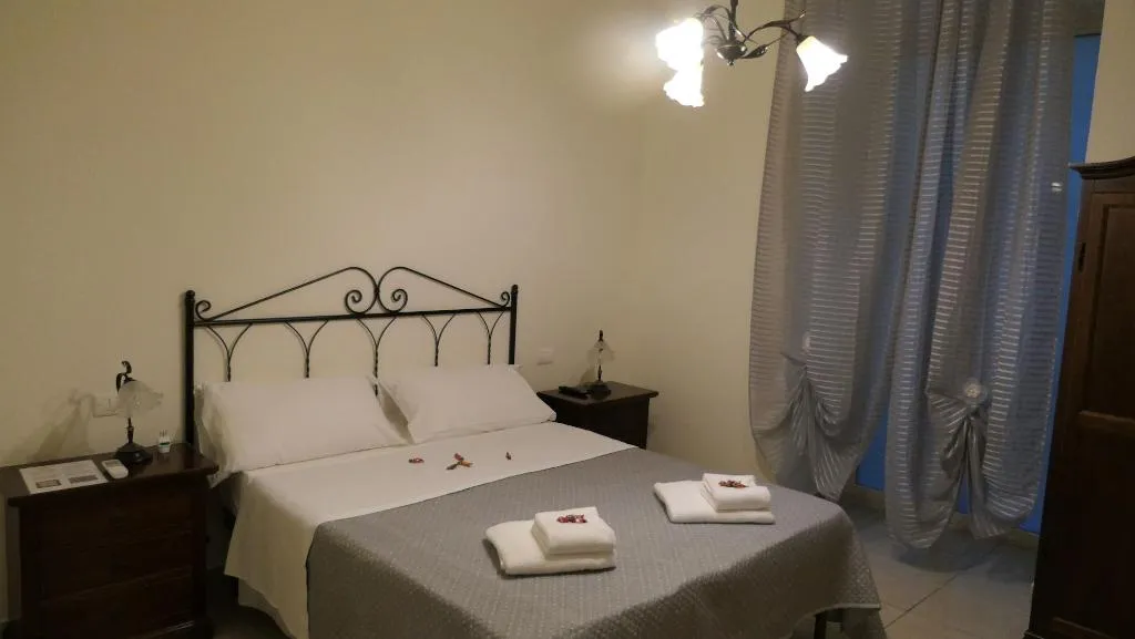 Room, B&B Dimora Cirillo, Naples