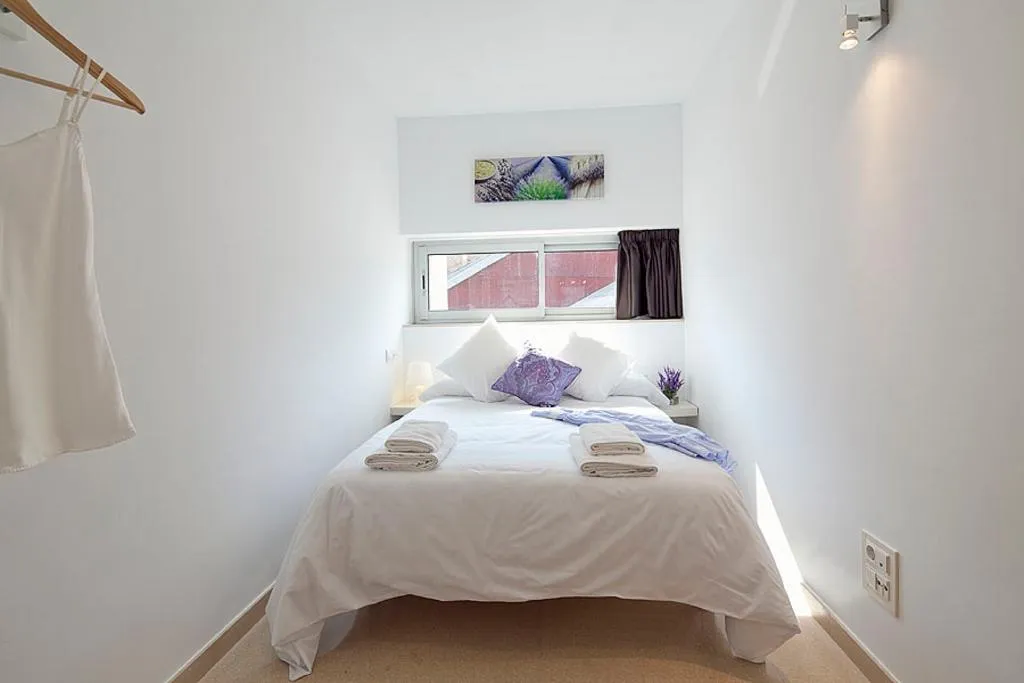 APARTMENT TWO BEDROOMS WITH TERRACE Room, Charmsuites Paralel, Barcelona