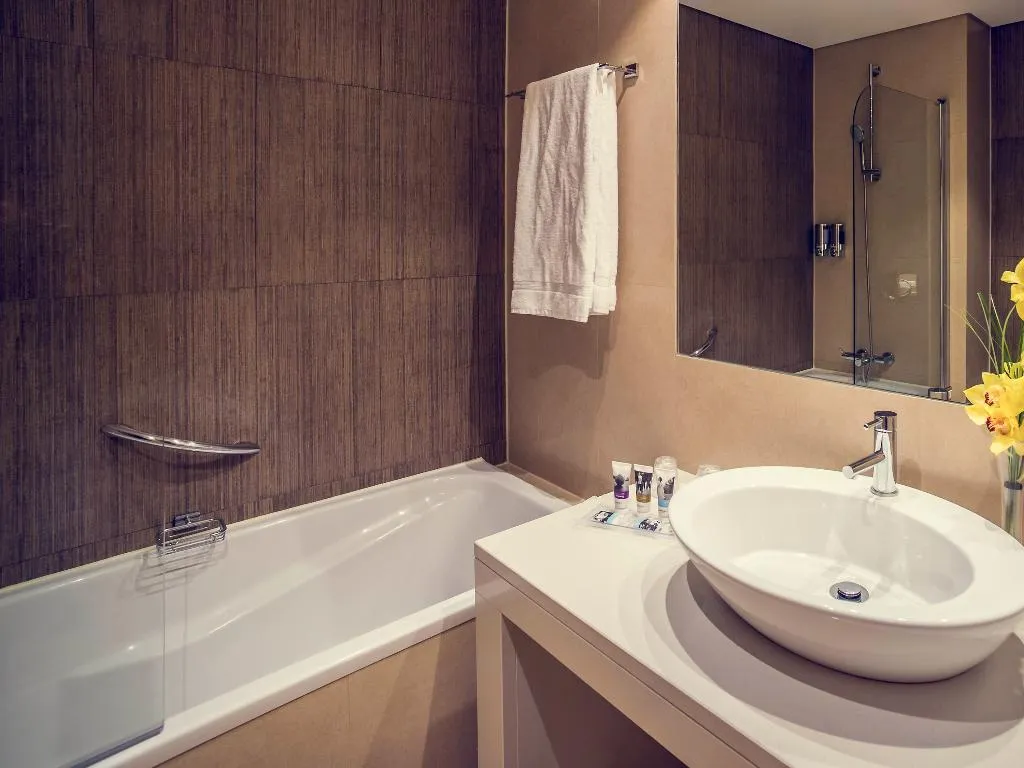 SINGLE STANDARD Room, Mercure Lisboa Almada Hotel, Lisbon