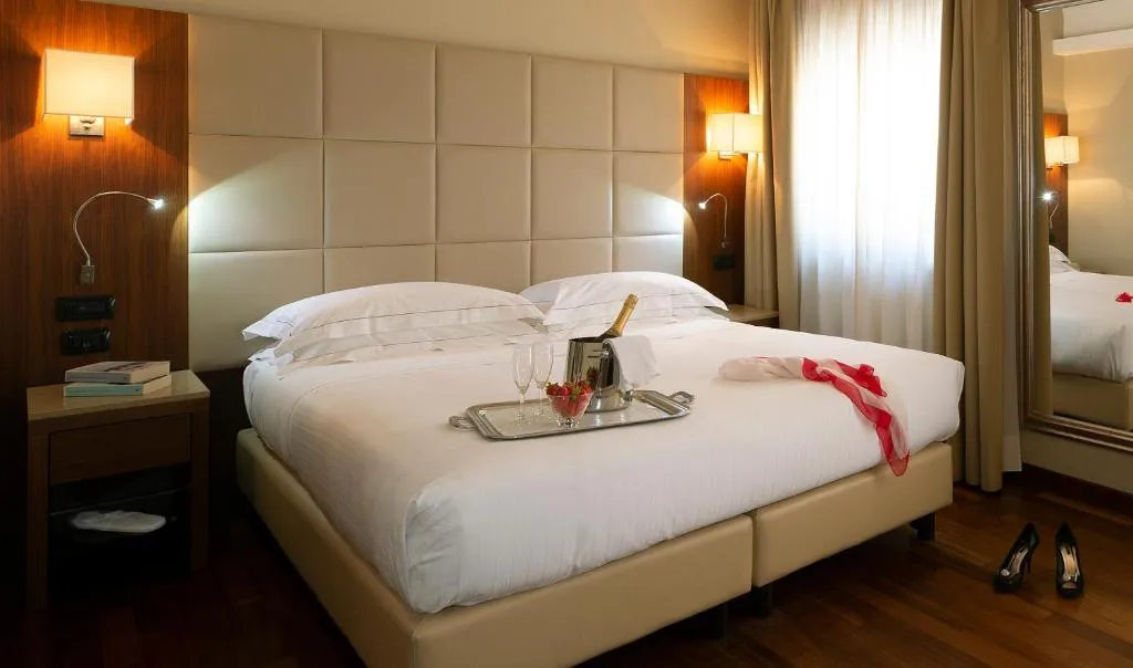 DOUBLE SUPERIOR Room, Fenice Hotel Milan, Milan