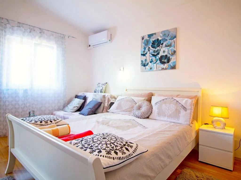 APARTMENT CAPACITY 3 Room, Apartments Dujo, Split