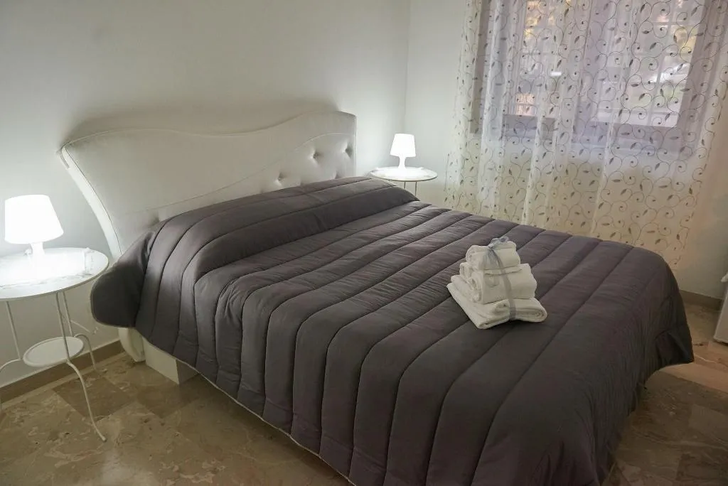 Room, L Anfiteatro Di Pompei B B, Naples