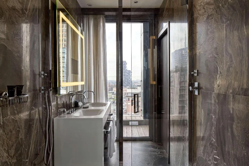 SUITE WITH TERRACE Room, Hyatt Centric Milan Centrale, Milan