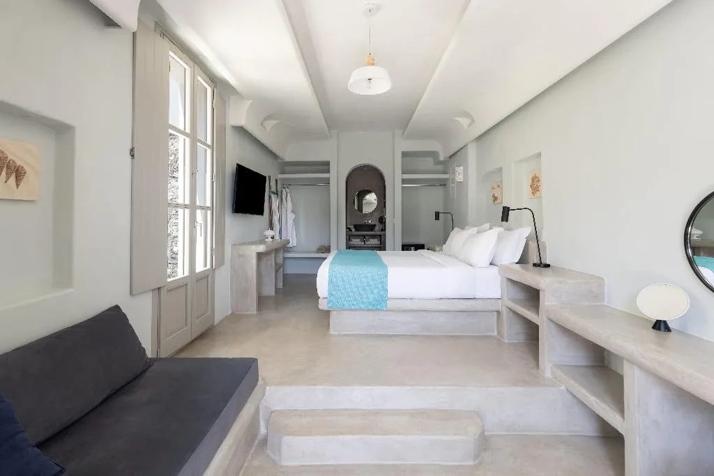 SUITE DELUXE WITH JACUZZI Room, Danae Suites, Santorini