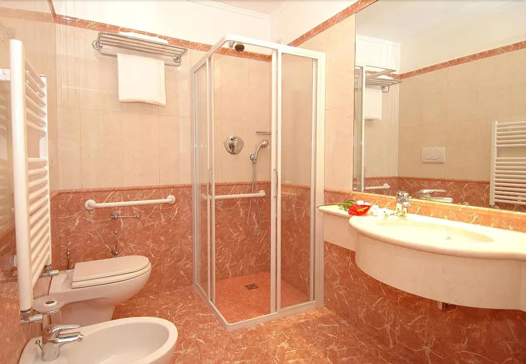 Room, Leon d'Oro, Catania