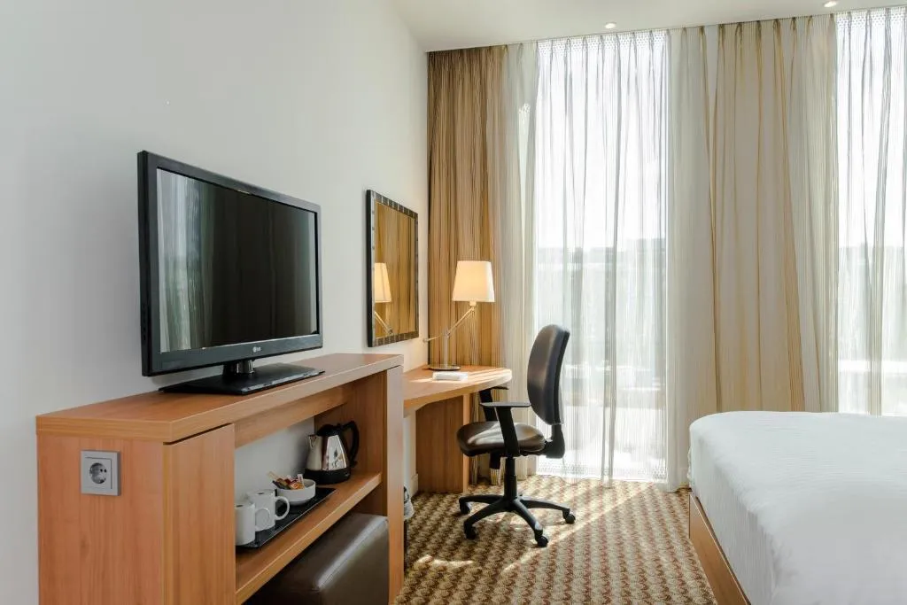 DOUBLE QUEEN BED NON SMOKING Room, Hampton by Hilton Amsterdam / Arena Boulevard, Amsterdam
